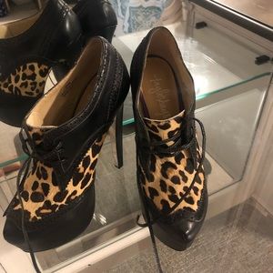 Taylor says leopard high heel maryjane